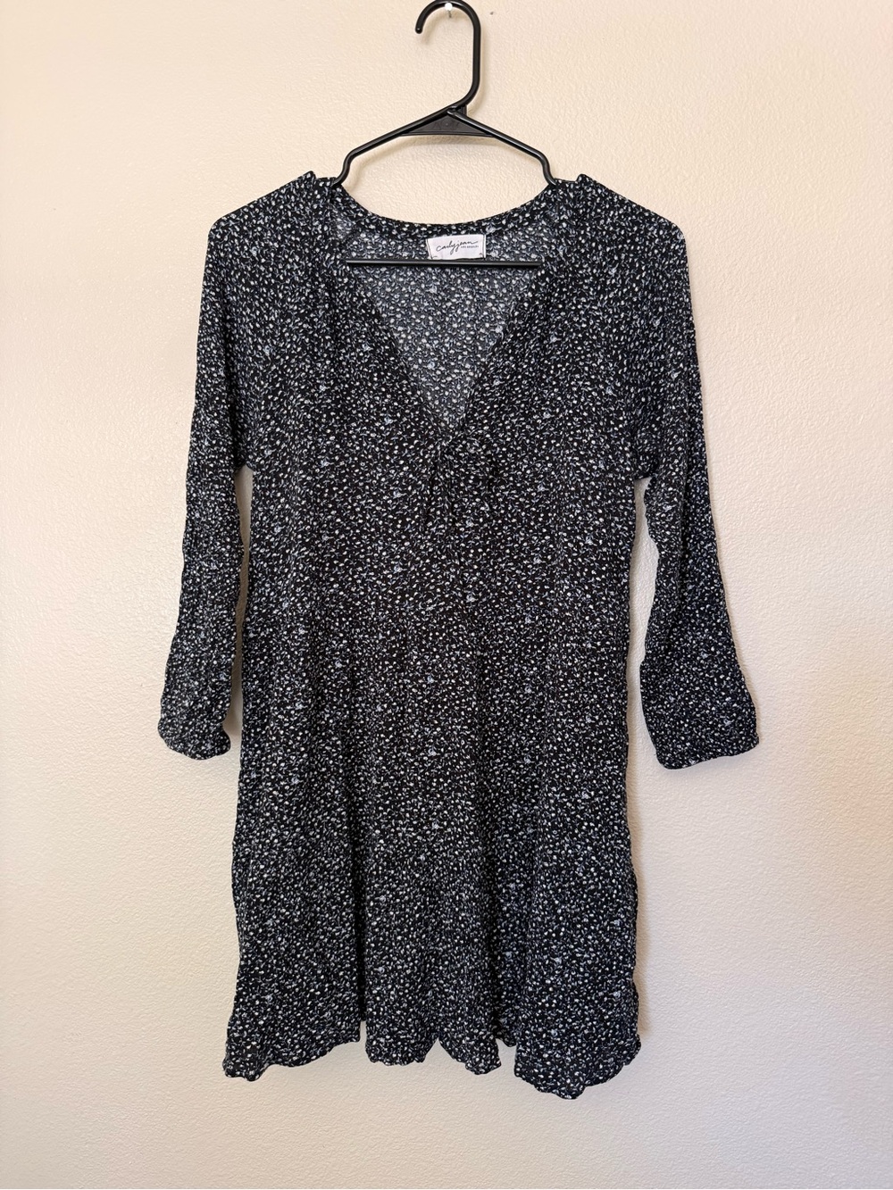 Carly Jean Los Angeles Black Floral V-Neck Long Sleeve Dress